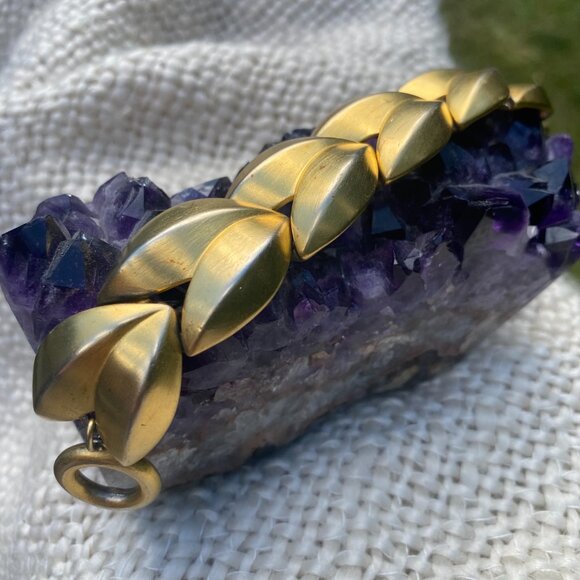 Givenchy Vintage 80s Runway Metal Matte Gold Brass Chunky Leaf Toggle Bracelet - Picture 10 of 10